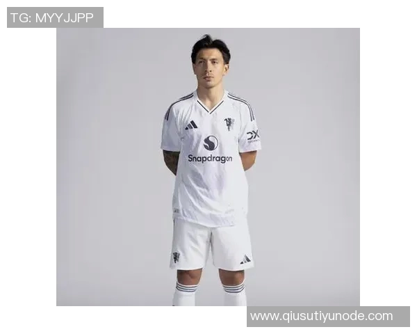 曼联客战利物浦将首次穿白色客场球衣引发球迷热议