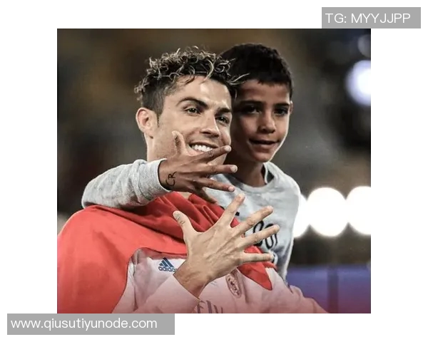 C罗前队友透露他追求千球成就与迷你罗同场竞技的梦想